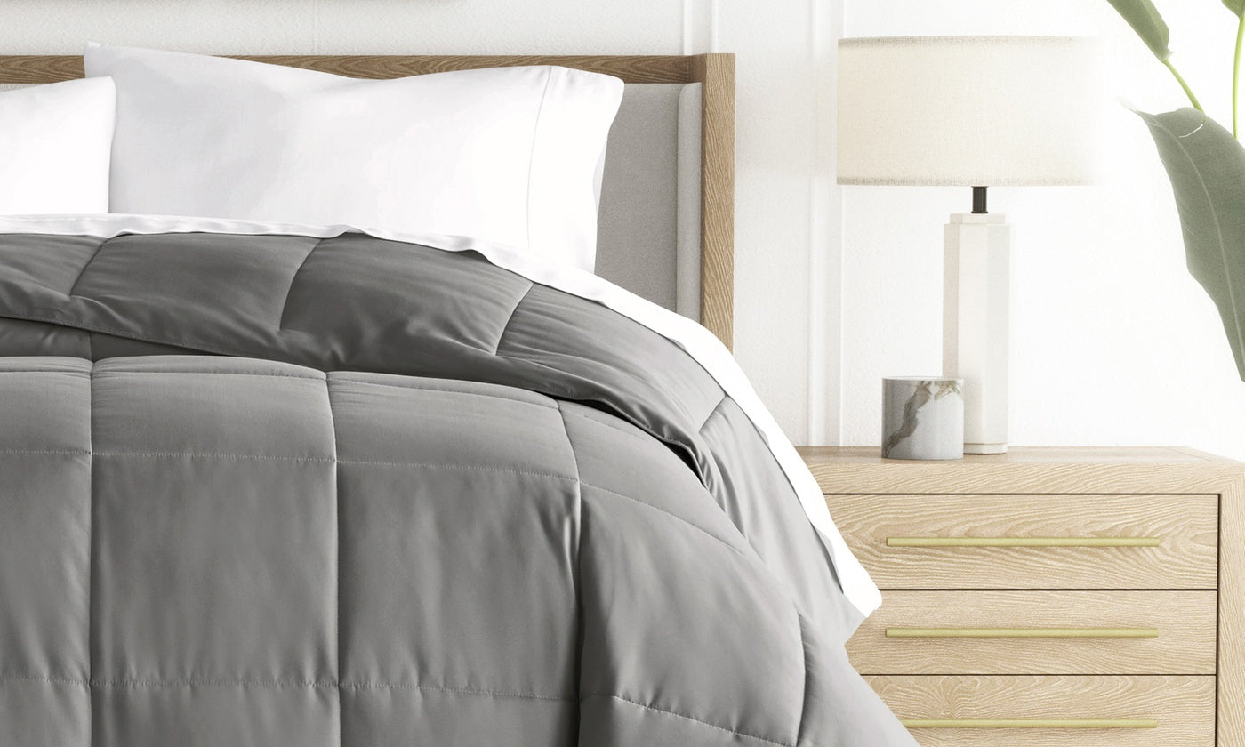 All Season Super Plush Breathable Down-Alternative Comforter