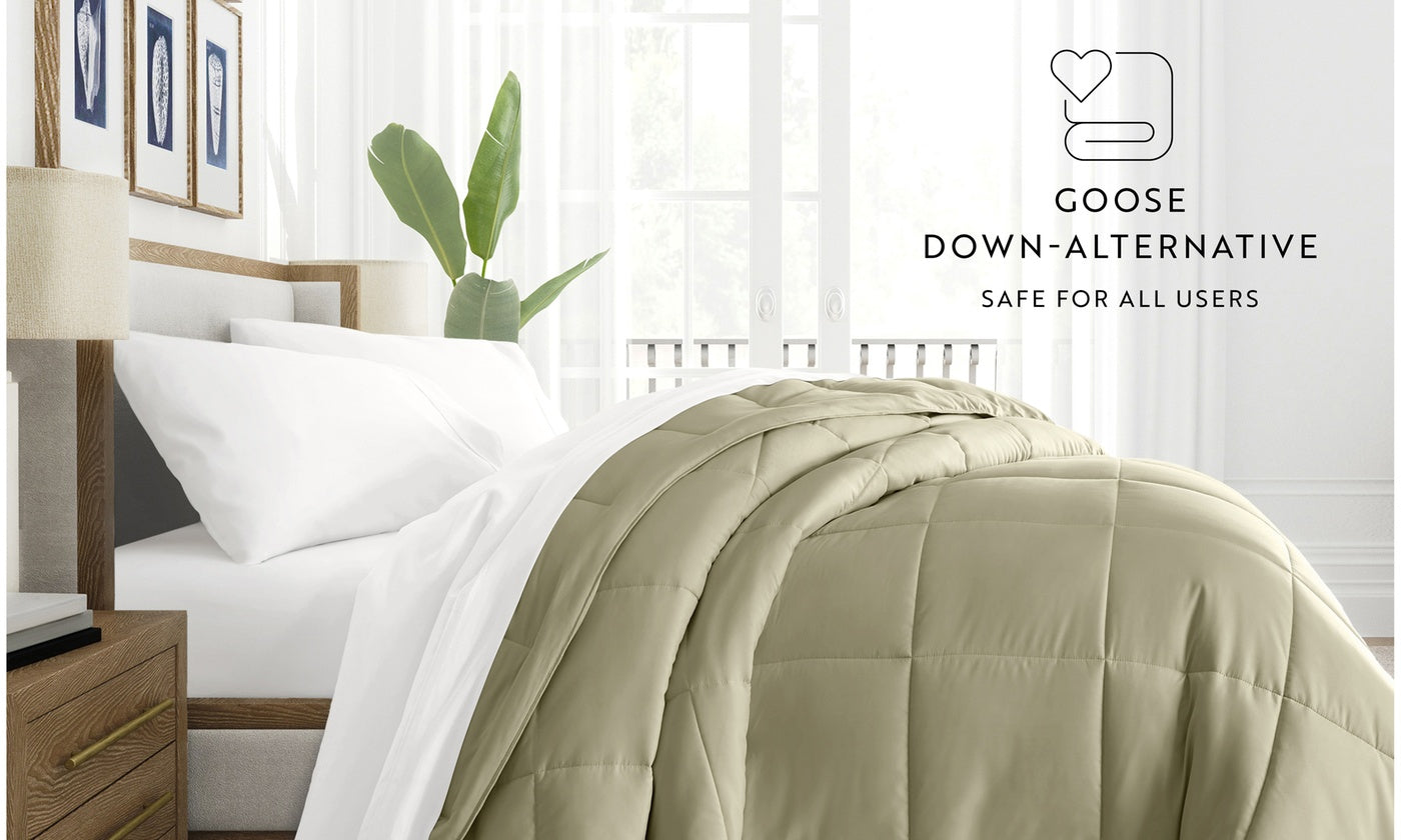 All Season Super Plush Breathable Down-Alternative Comforter